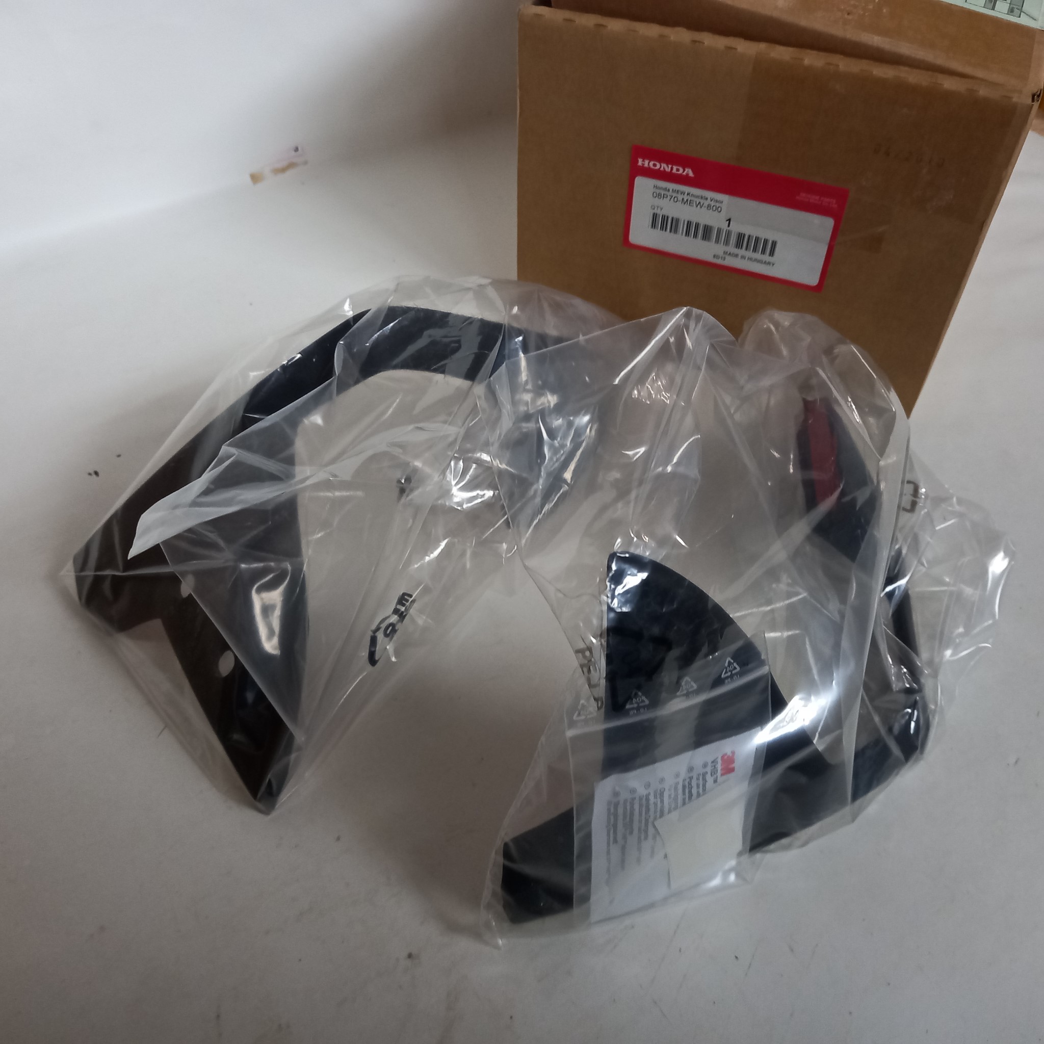 Bild von KNUCKLE DEFLECTOR SET  NT700 Deauville Windkappe 2006-2007  08P70-MEW-800